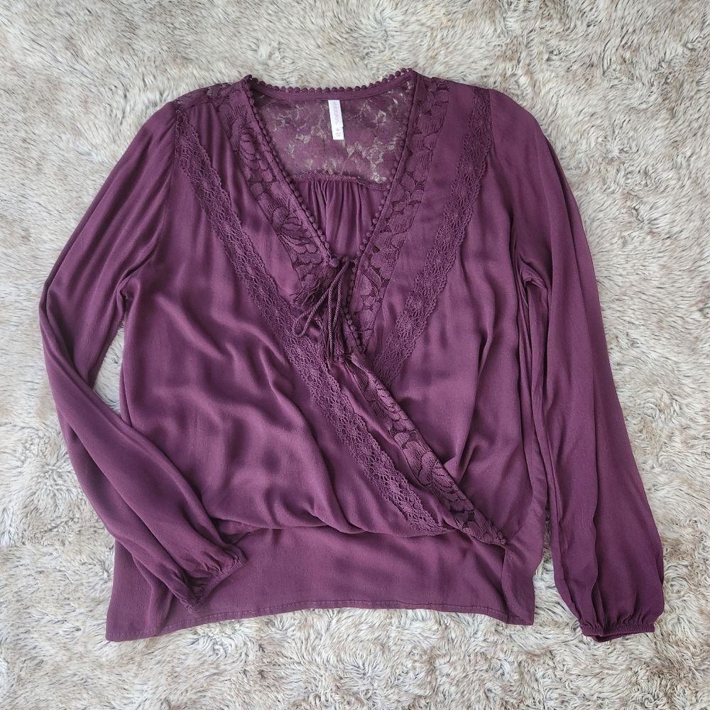 Xhilaration Wrap Style Lace Trim Long‎ Sleeve V-Neck Purple Blouse Size Medium